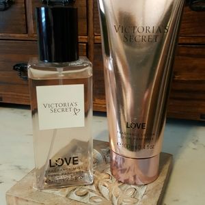 VICTORIA SECRET LOVE GIFT SET